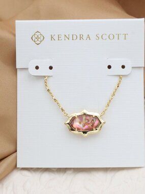 Kendra Scott Elisa Scallop Frame Gold Necklace